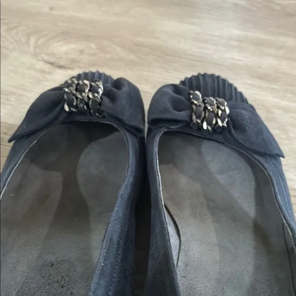 Stuart Weitzman Black Chain Bow Suede Wedges - Picture 8 of 10